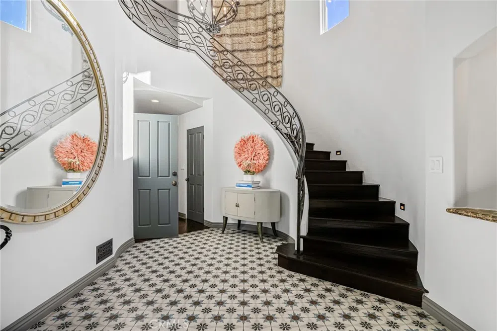 2200 Walnut Avenue Manhattan Beach, CA 90266