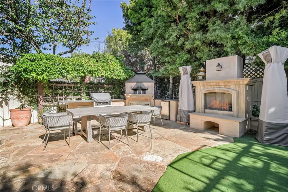 2200 Walnut Avenue Manhattan Beach, CA 90266