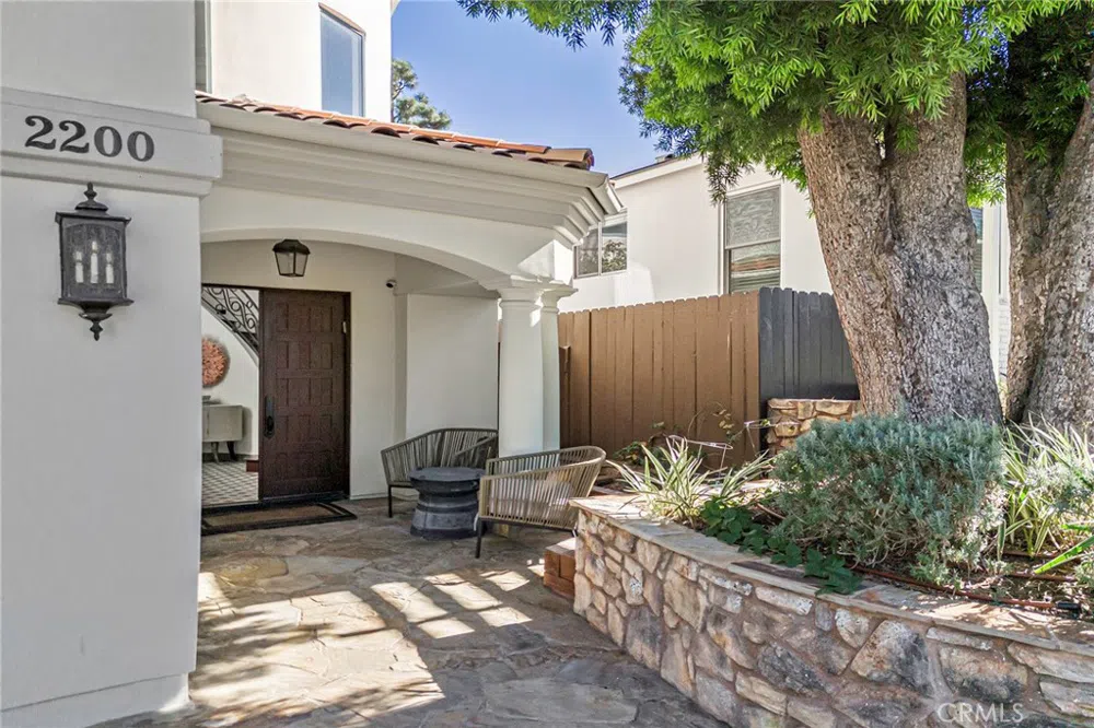 2200 Walnut Avenue Manhattan Beach, CA 90266