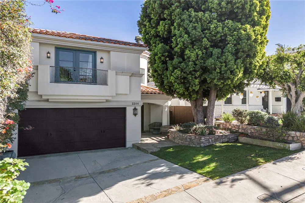 2200 Walnut Avenue Manhattan Beach, CA 90266