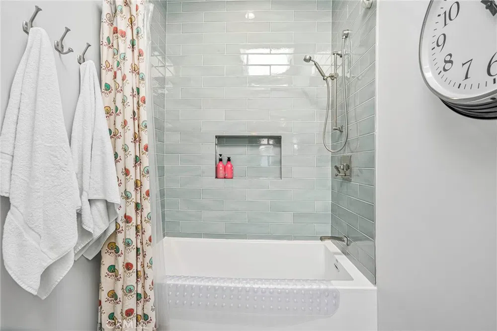 2200 Walnut Avenue Manhattan Beach, CA 90266