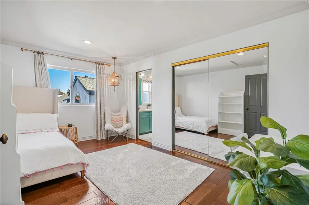 2200 Walnut Avenue Manhattan Beach, CA 90266