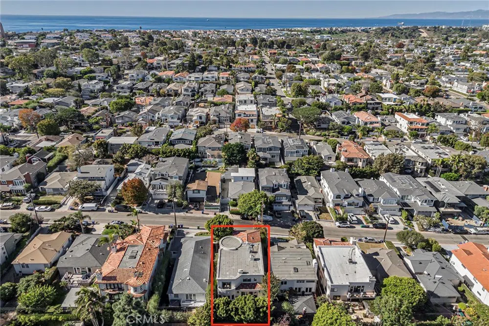 2200 Walnut Avenue Manhattan Beach, CA 90266