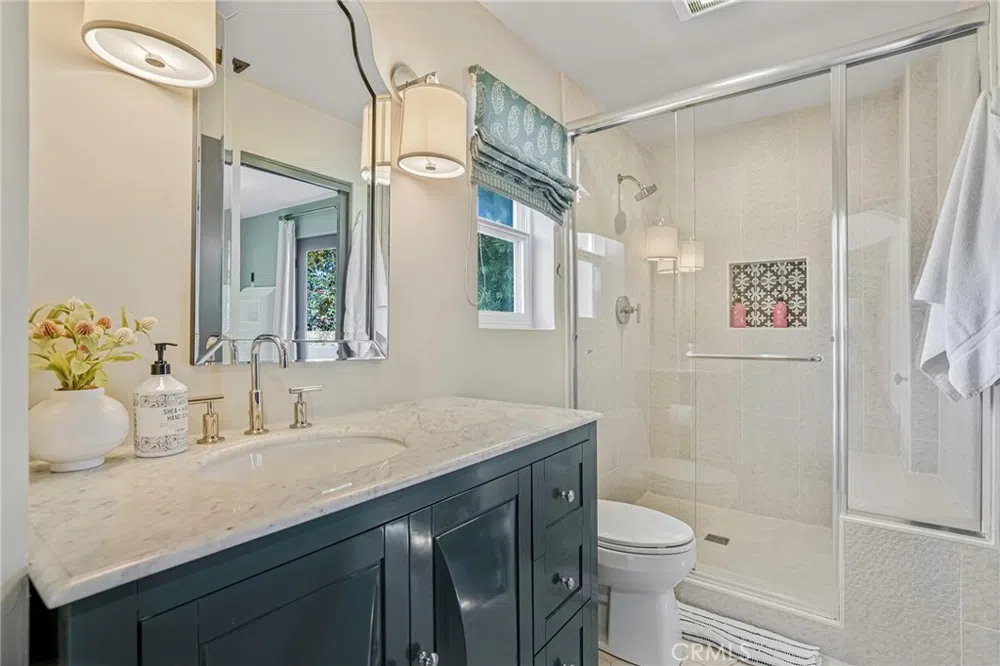 2200 Walnut Avenue Manhattan Beach, CA 90266