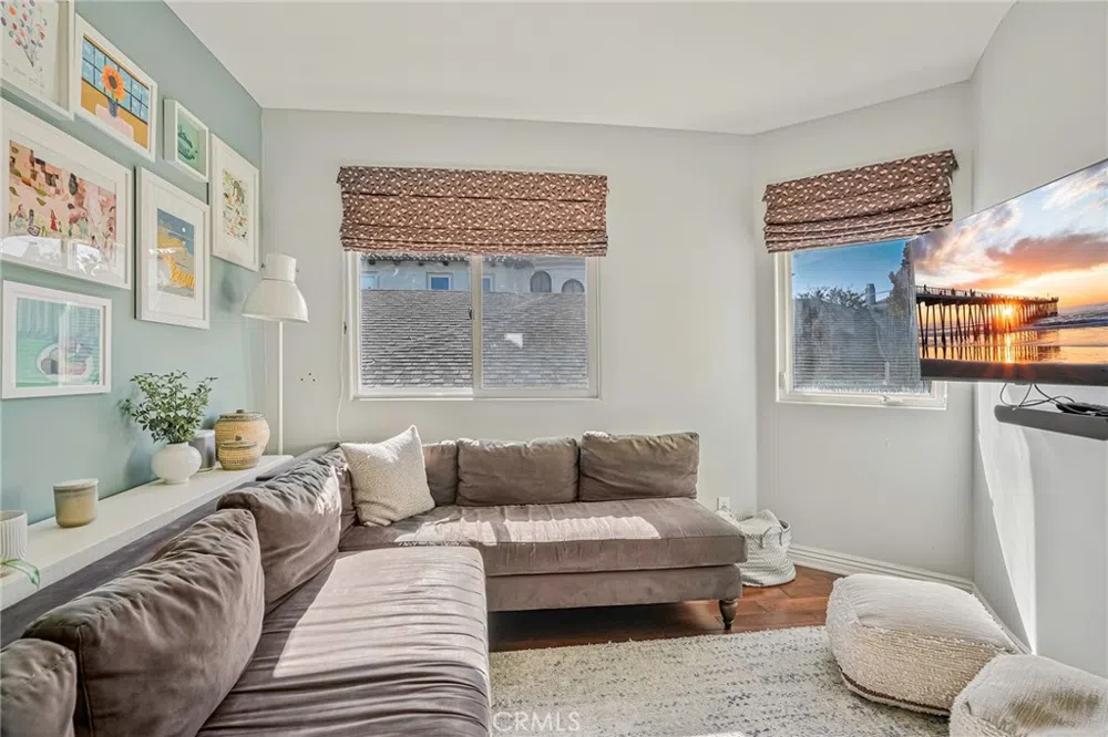2200 Walnut Avenue Manhattan Beach, CA 90266