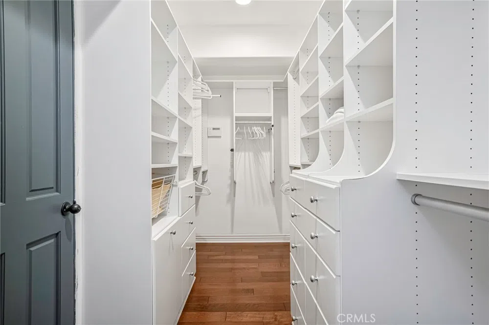 2200 Walnut Avenue Manhattan Beach, CA 90266