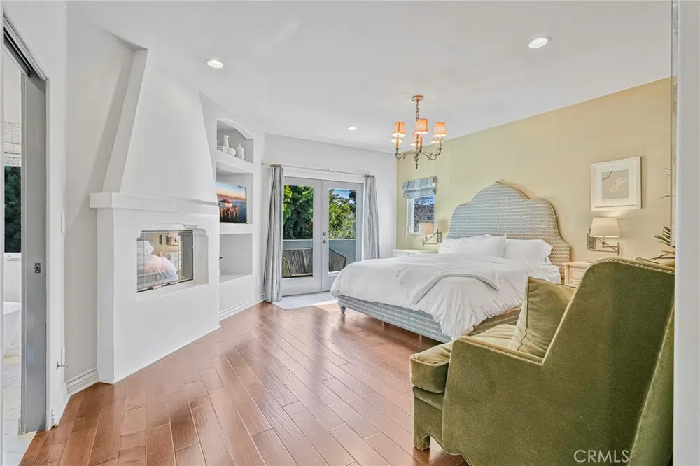 2200 Walnut Avenue Manhattan Beach, CA 90266