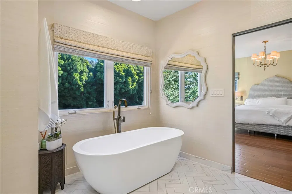2200 Walnut Avenue Manhattan Beach, CA 90266