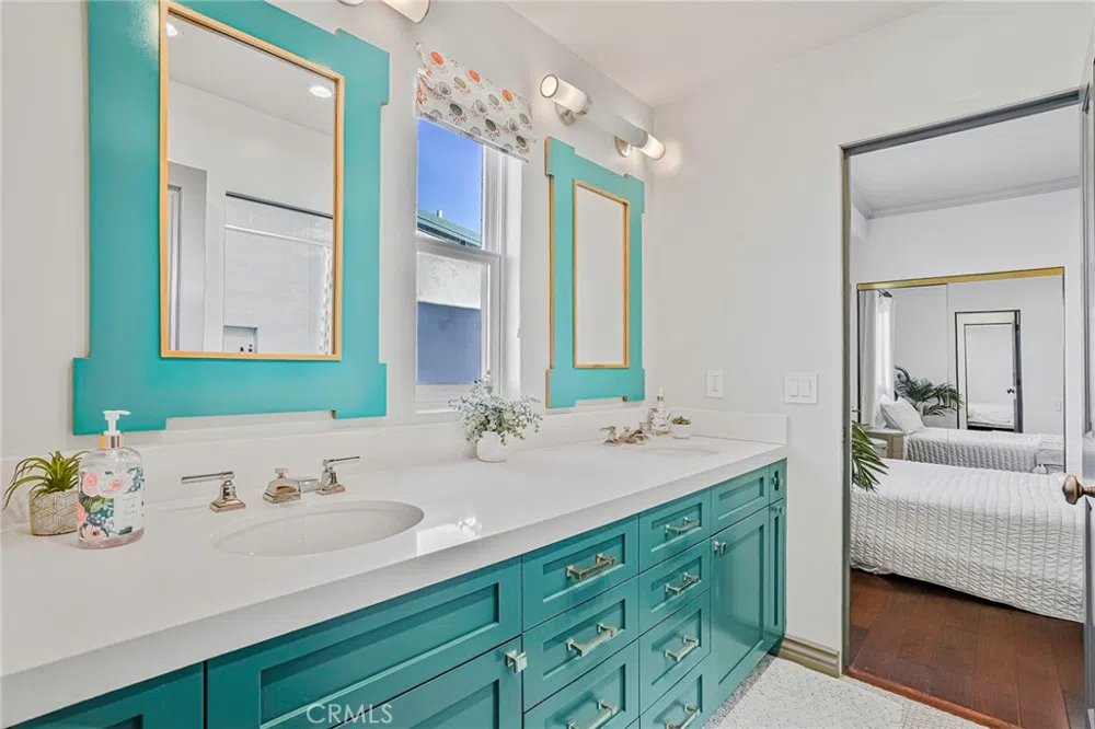 2200 Walnut Avenue Manhattan Beach, CA 90266