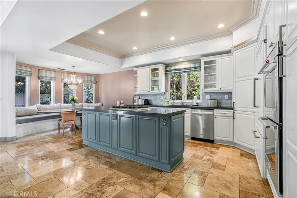 2200 Walnut Avenue Manhattan Beach, CA 90266