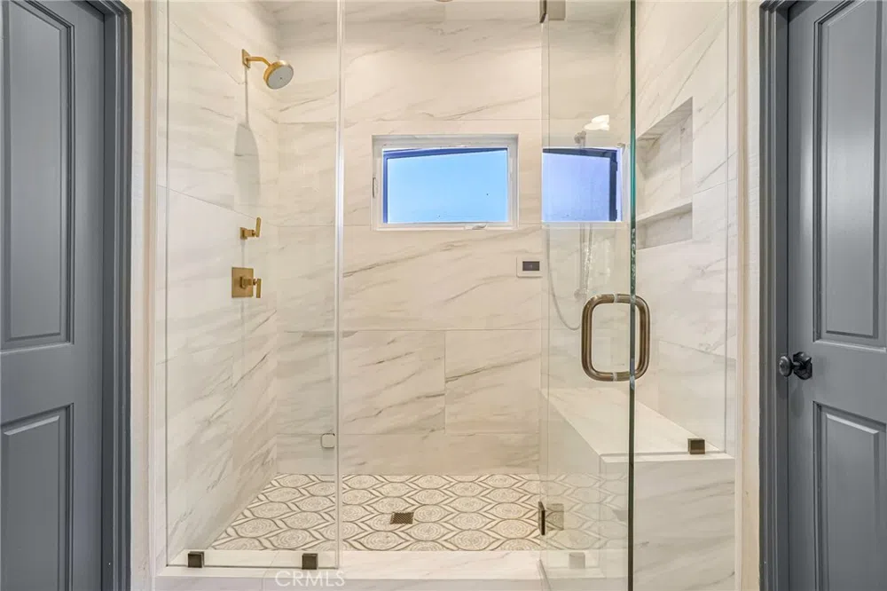2200 Walnut Avenue Manhattan Beach, CA 90266
