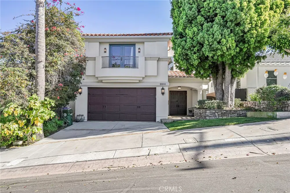 2200 Walnut Avenue Manhattan Beach, CA 90266
