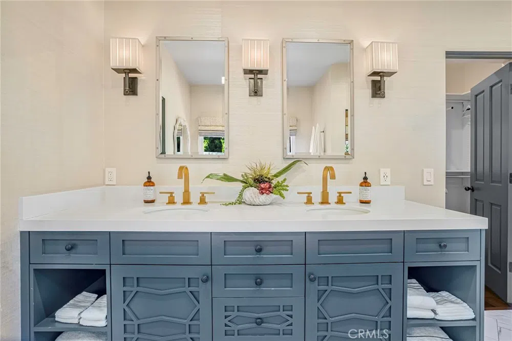2200 Walnut Avenue Manhattan Beach, CA 90266