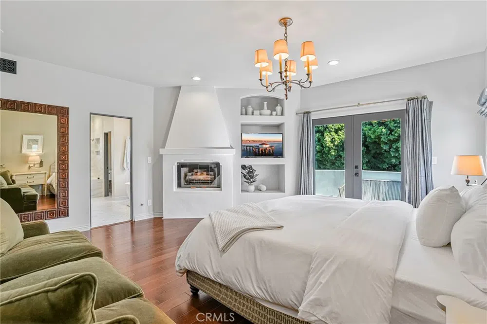 2200 Walnut Avenue Manhattan Beach, CA 90266