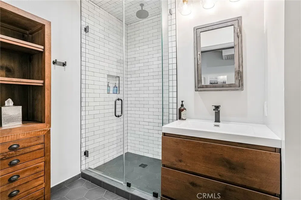 2200 Walnut Avenue Manhattan Beach, CA 90266