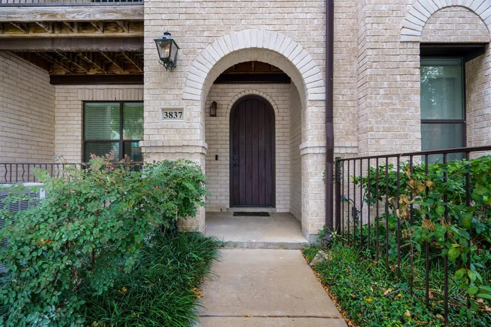 3837 Cole Avenue Dallas, TX 75204