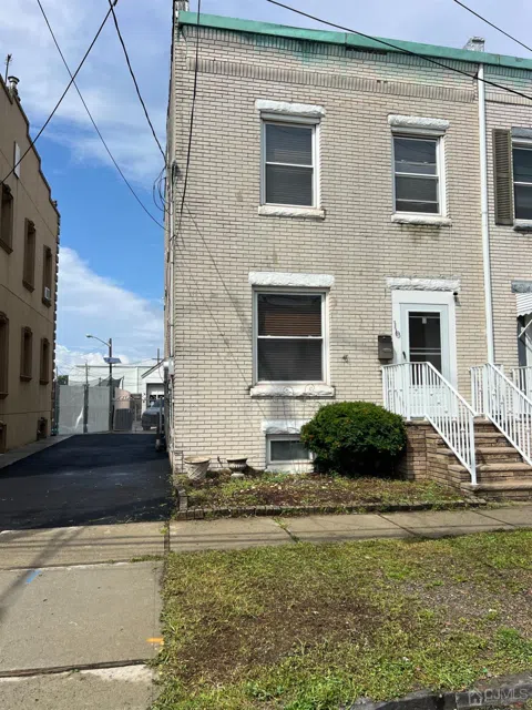 16 Chrome Avenue