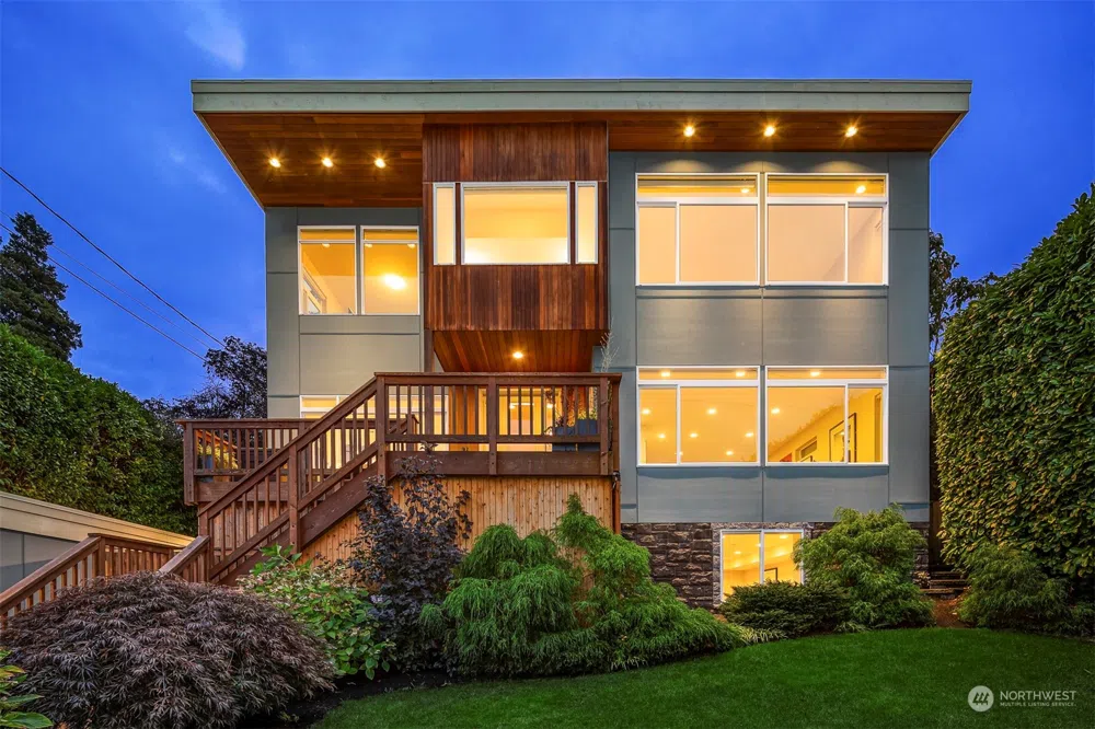 3621 W Commodore Way