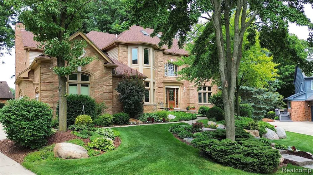 4395 DEVONSHIRE DRIVE