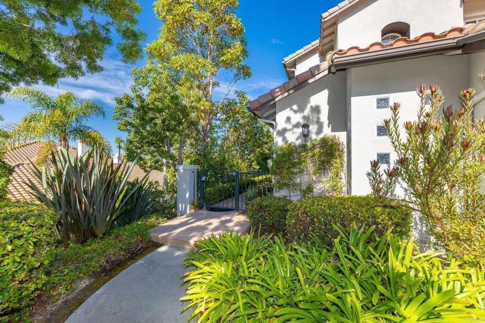 7069 Tatler Carlsbad, CA 92011