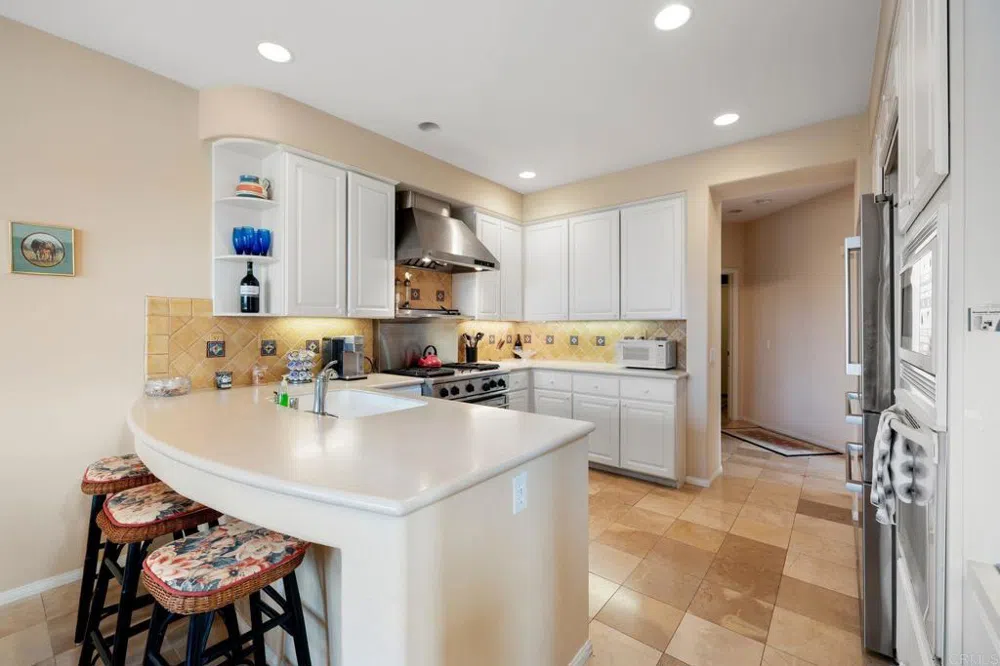 7069 Tatler Carlsbad, CA 92011