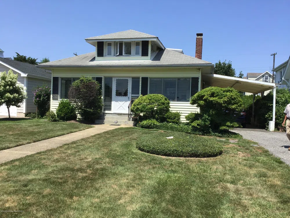 209 Chicago Boulevard