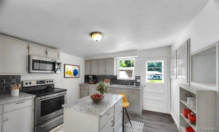 27 E 5th Avenue Longmont, CO 80504