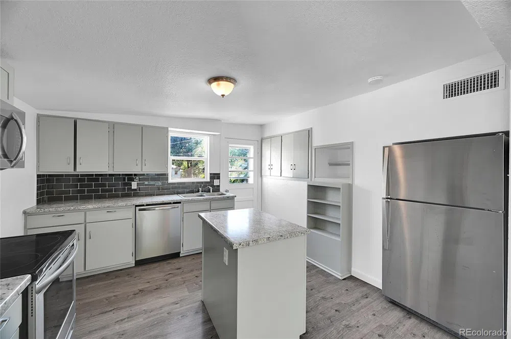 27 E 5th Avenue Longmont, CO 80504