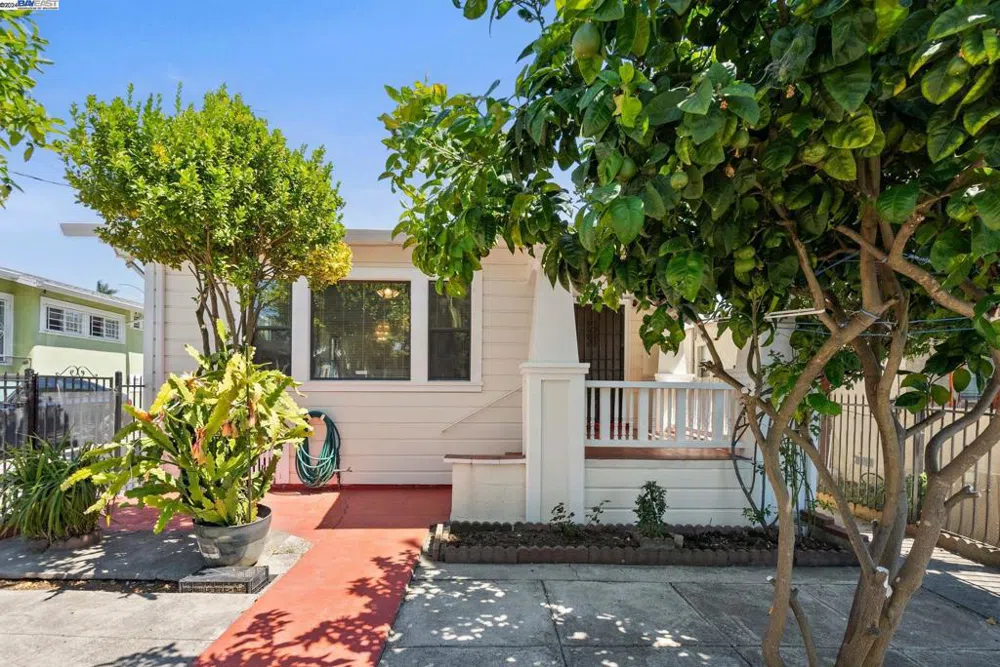 2344 Bartlett St Oakland, CA 94601