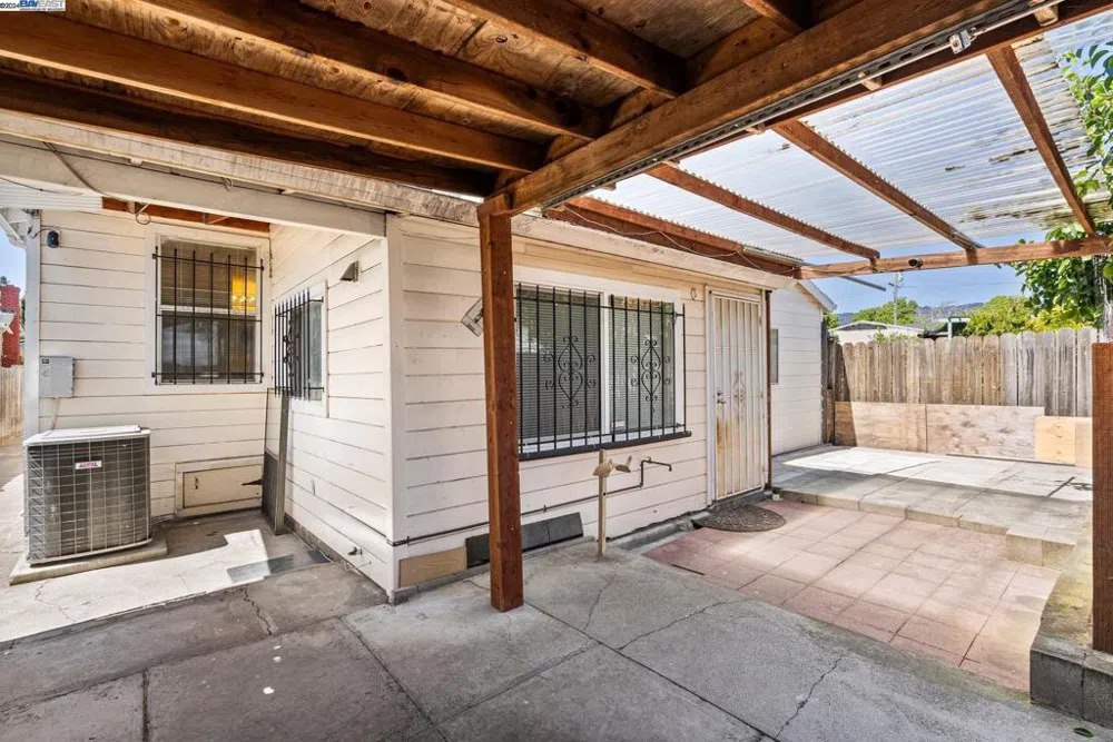2344 Bartlett St Oakland, CA 94601