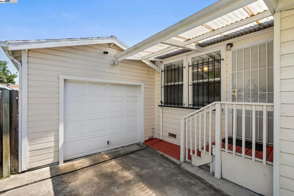 2344 Bartlett St Oakland, CA 94601