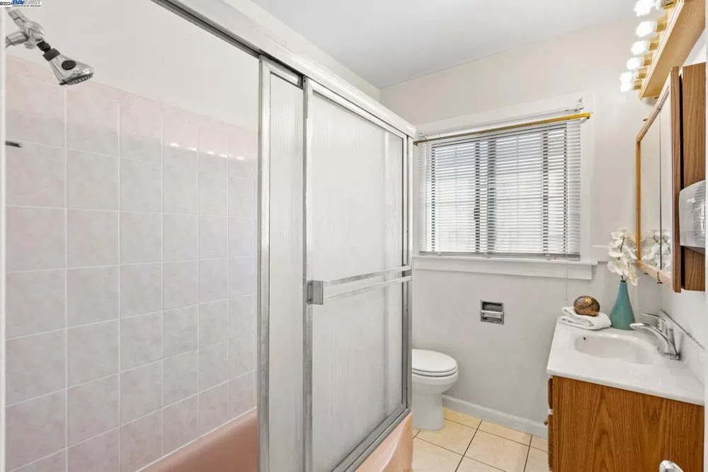 2344 Bartlett St Oakland, CA 94601