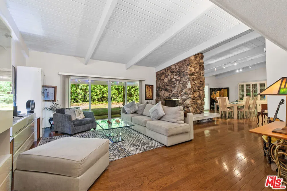 18653 Palomino Drive Tarzana, CA 91356
