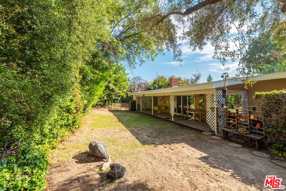 18653 Palomino Drive Tarzana, CA 91356