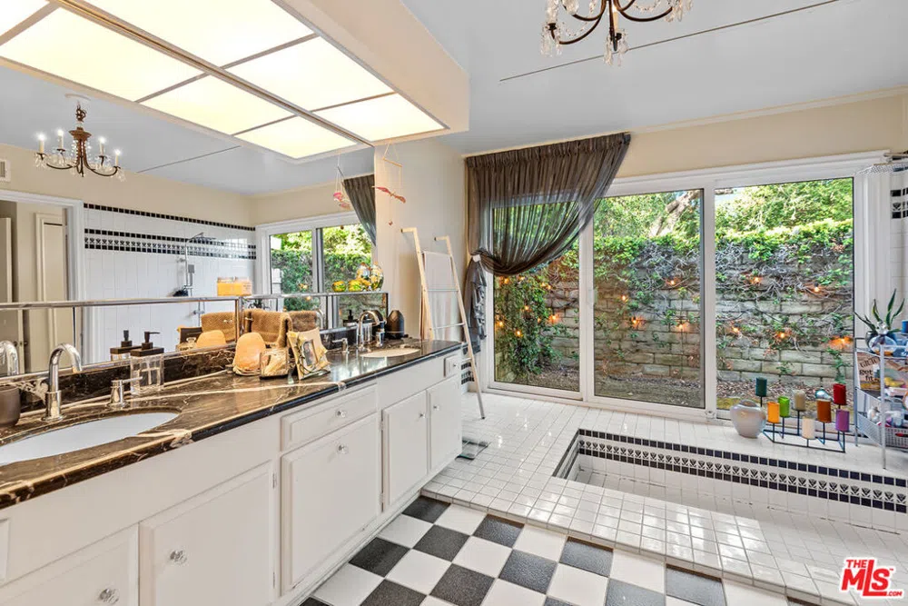 18653 Palomino Drive Tarzana, CA 91356