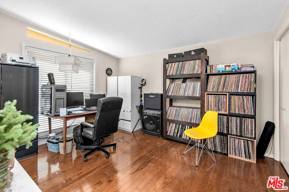 18653 Palomino Drive Tarzana, CA 91356