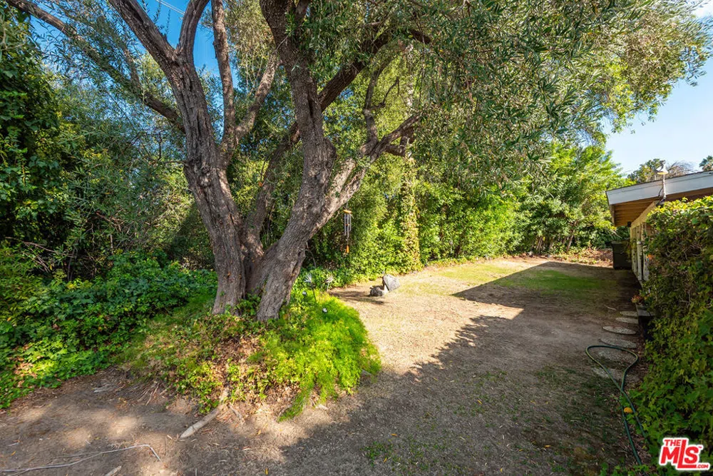 18653 Palomino Drive Tarzana, CA 91356