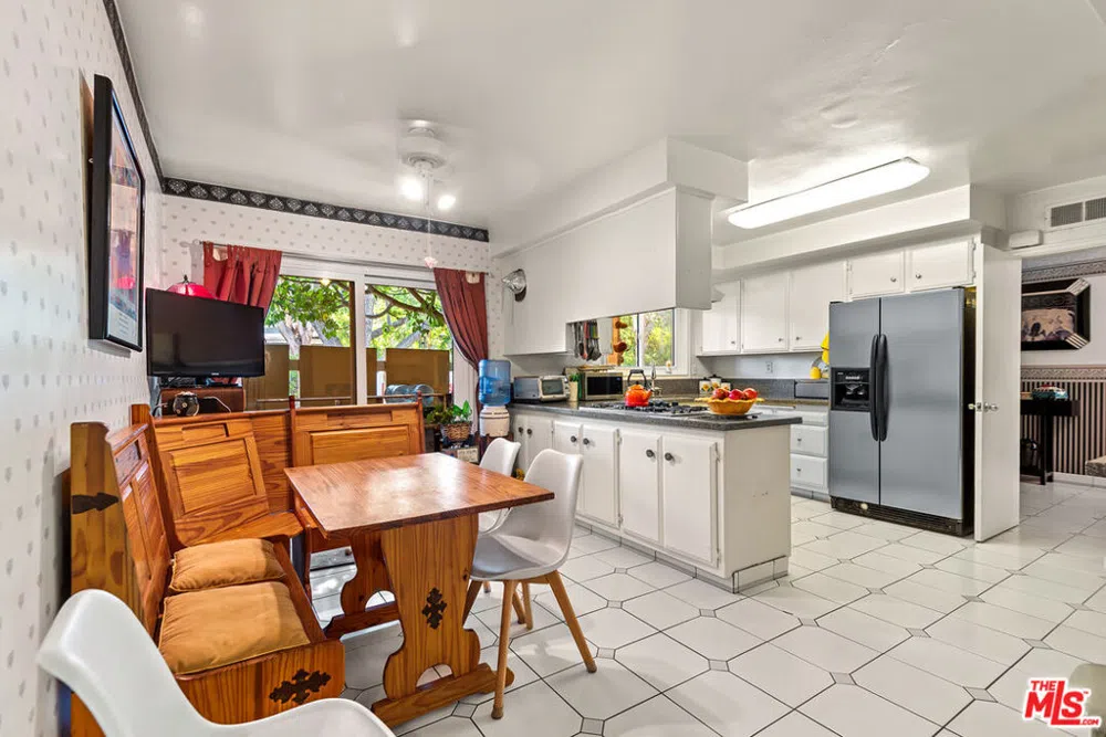 18653 Palomino Drive Tarzana, CA 91356