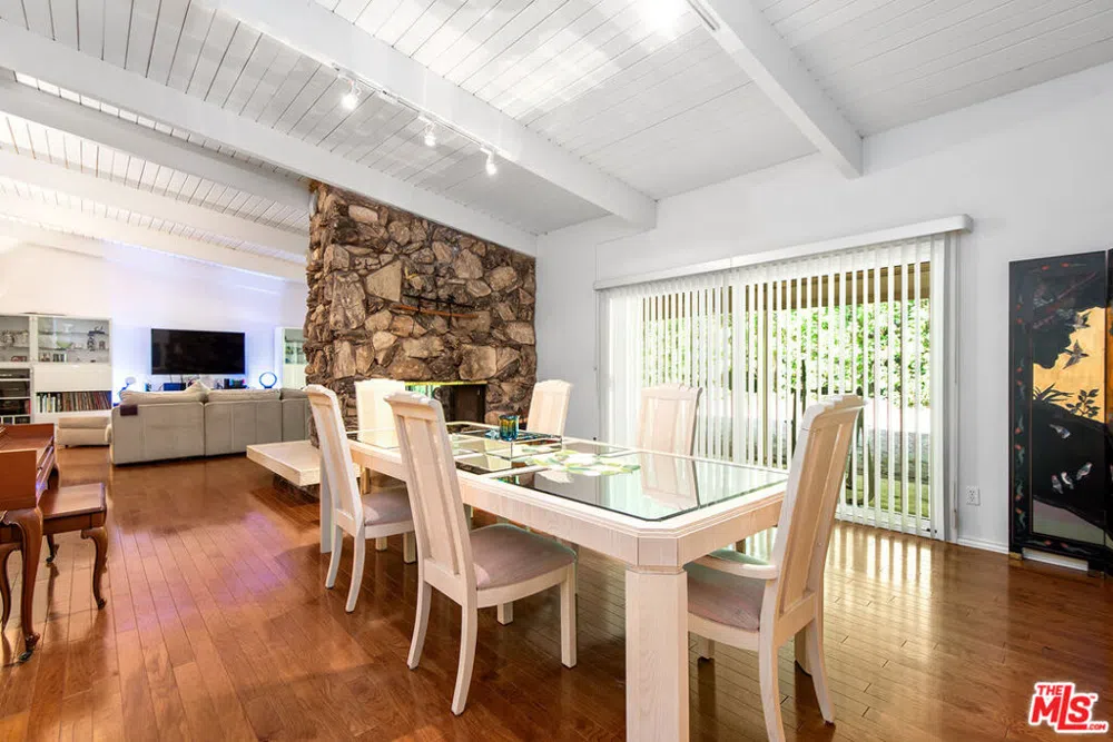18653 Palomino Drive Tarzana, CA 91356