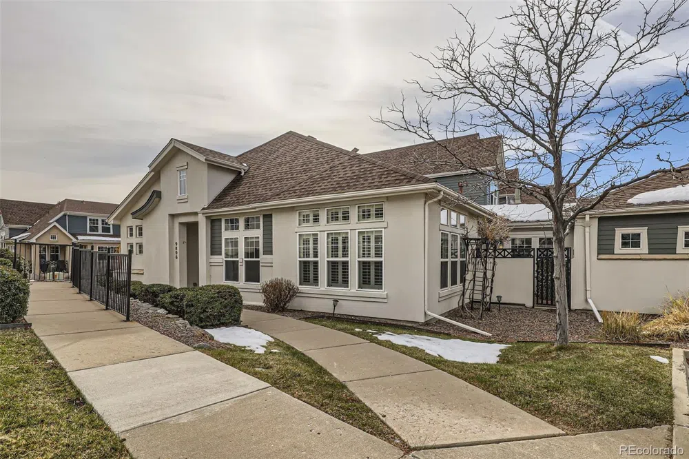 9806 W Hinsdale Place