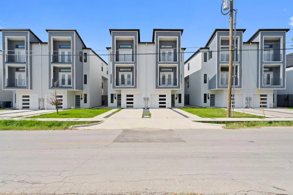 2507 Crossman Avenue