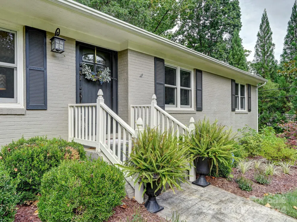 5 Woodcrest Road Asheville, NC 28804