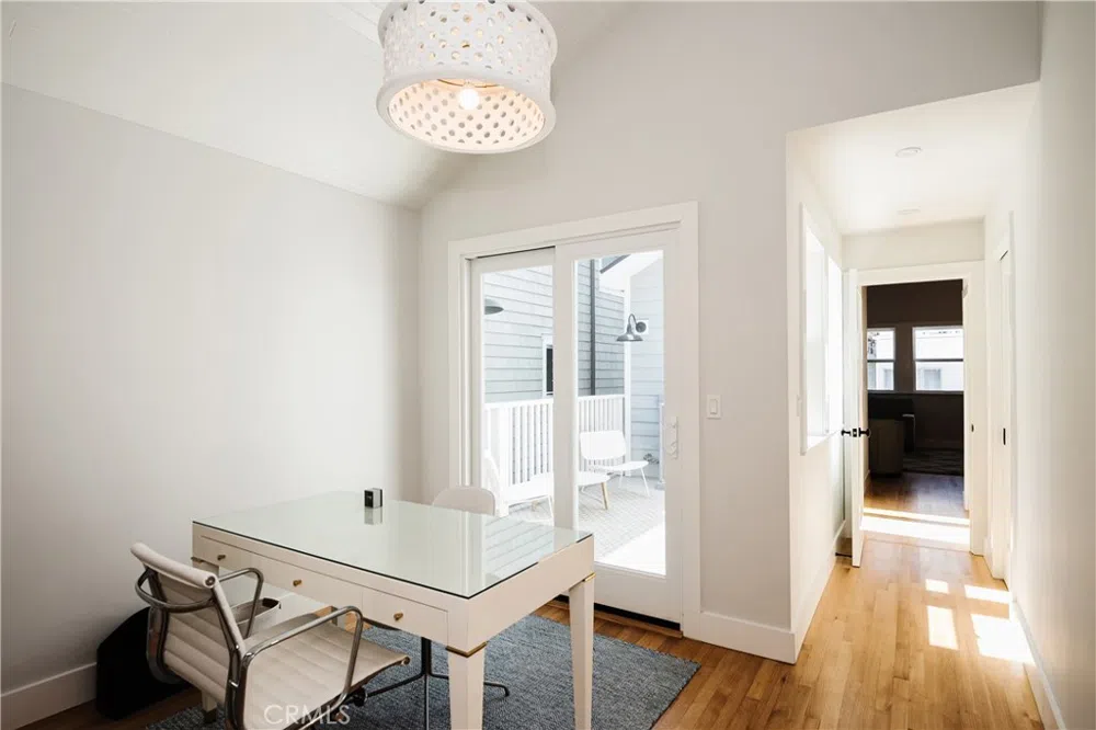 37 20th Hermosa Beach, CA 90254