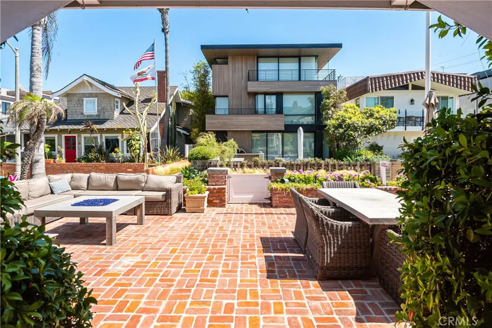 37 20th Hermosa Beach, CA 90254