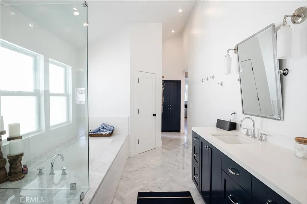 37 20th Hermosa Beach, CA 90254