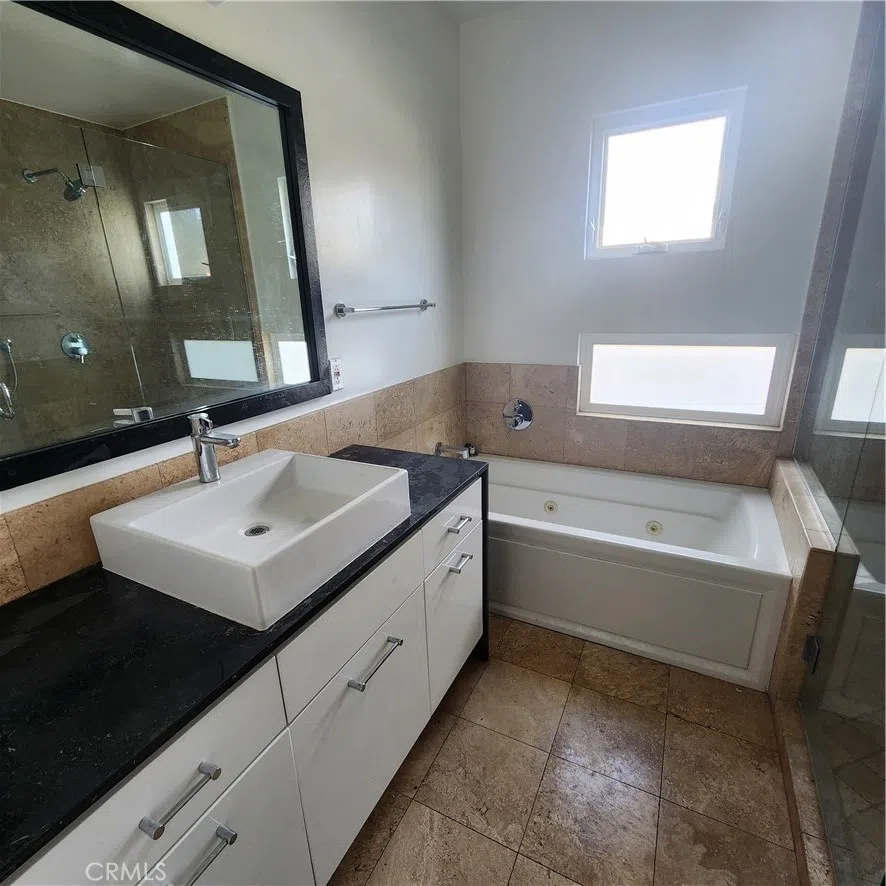 826 Dianthus Street Manhattan Beach, CA 90266