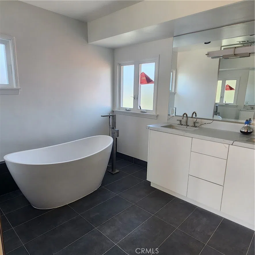 826 Dianthus Street Manhattan Beach, CA 90266