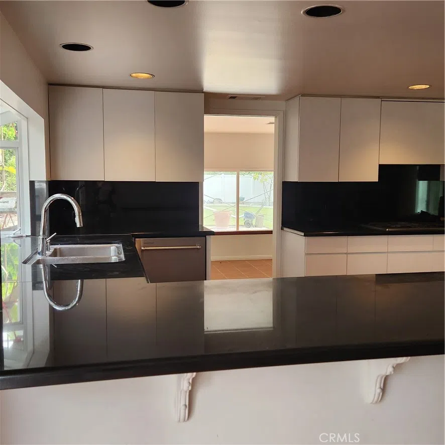 826 Dianthus Street Manhattan Beach, CA 90266