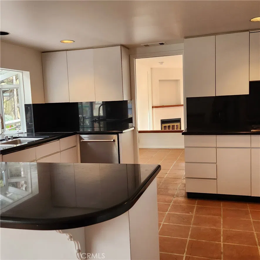 826 Dianthus Street Manhattan Beach, CA 90266