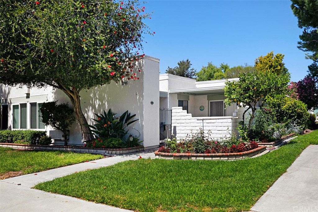 2095 Ronda Granada #C